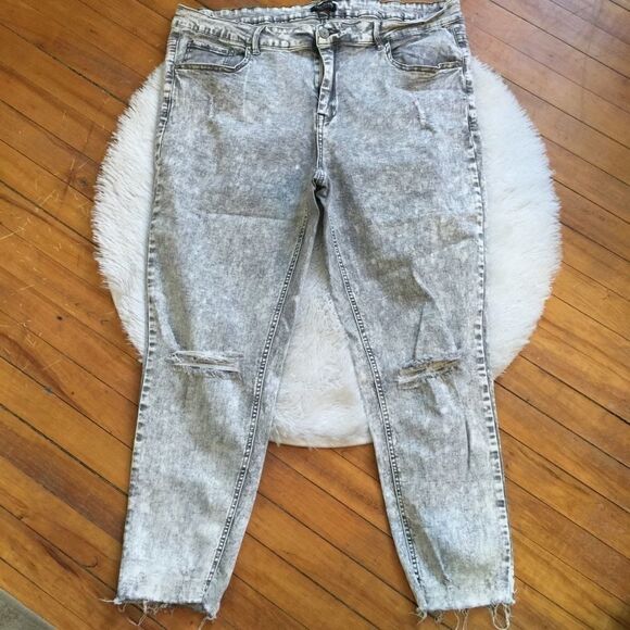 Fashion Nova Plus size Cloudy Sky’s Jeans - Picture 6 of 6